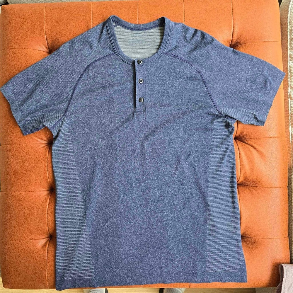 EUC Lululemon metal vent tech Henley - blue
